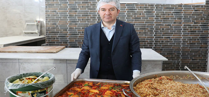 Bergama Belediyesi Aşevi’nden her gün 800 kişiye sıcak yemek