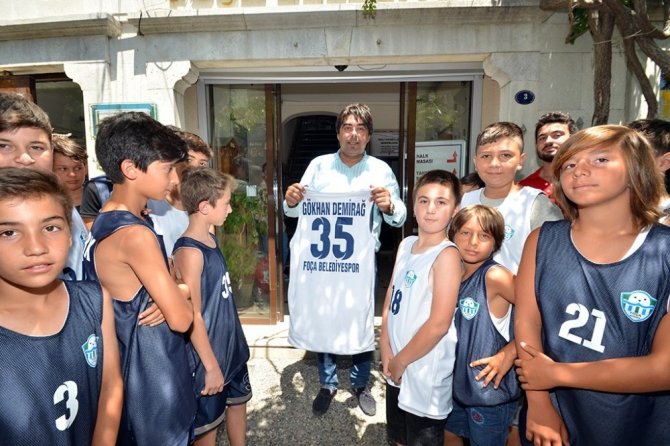 Basketbolculardan Başkan Demirağ’a Babalar Günü Ziyareti
