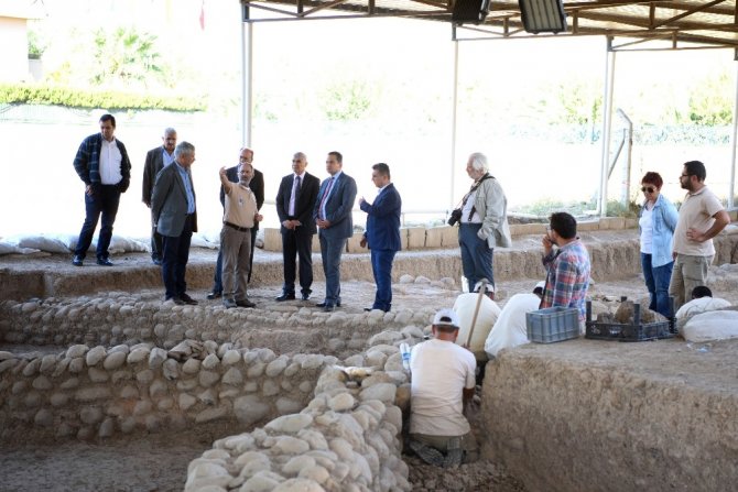 İzmir’de 8500 Yıl Öncesine Ait Tarihi Eserler Gün Yüzüne Çıktı
