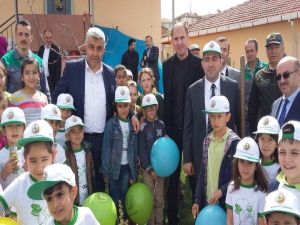 Hisarcık Köy Okulunda Fidan Dikme Şenliği