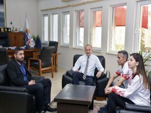 Milli Sporcudan Ceren Akyol’dan Başkan Atabay’a Ziyaret