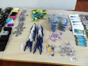 Kaçak Sigara Üretilen Ev Ve Kapıcı Dairesine Polis Baskını