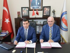 Sivaslı Esnaflardan Uşak Üniversitesi’ne Burs Desteği