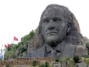 Buca Belediyesi Atatürk Maskında Tadilata Başladı