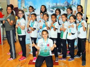 Salihlili Karateciler, İstanbul’dan Madalyalarla Döndü