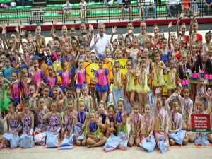 Minik Cimnastikçiler Karşıyaka’da Yarışacak