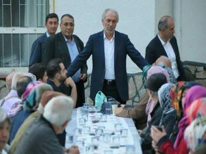57 Mahallede Yaklaşık 45 Bin Kişi İle İftar Yapan Başkan Kamil Saraçoğlu: Aynı Sofrada Birlikte Kütahya’yız