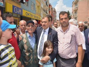 Bakan Eroğlu, Dinar’da Vatandaşlarla Bayramlaştı