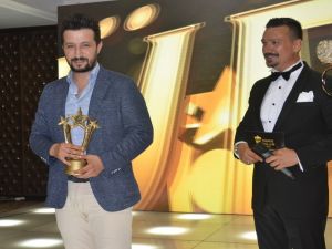 Op. Dr. Çalışkan’a “En İyi Çıkış Yapan Plastik Cerrah” Ödülü