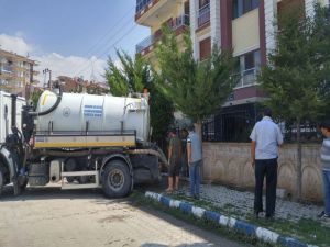 Bolvadin’de Sel Sonrası Kanalizasyon Temizlik Çalışmaları Yapılıyor