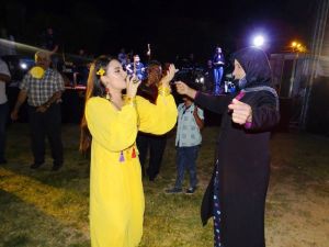Sanatçı Ümmü Erbil, Hisarcık’ta Seyircilerle Bütünleşti