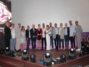 Türk Filmleri Haftasına Ünlüler Akın Etti... Gala’da Ünlüler Ödüllerine Kavuştu