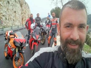 İzmir’de Traktörle Motosiklet Çarpıştı: 1 Ölü, 3 Yaralı