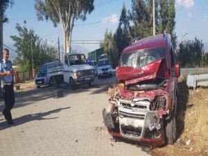 Nazilli’de Zincirleme Trafik Kazası: 3 Yaralı