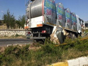 Kontrolden Çıkan Süt Tankerinin Kaza Anı Güvenlik Kamerasında