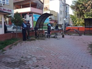Dinar’da Parkların Bakım Ve Temizliği Yapılıyor