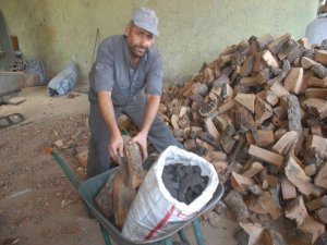 Doğalgaz Ve Kömür Zammı Nedeniyle Vatandaş Odunla Isınmaya Başladı