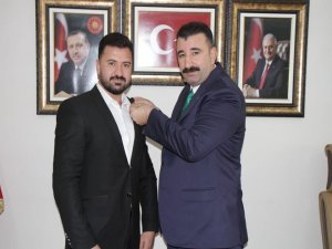 İzmir’de Chp’li Meclis Üyesi Ak Parti’ye Geçti