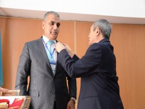 Doç. Dr. Koç’a Kazakistan Devlet Nişanı Verildi
