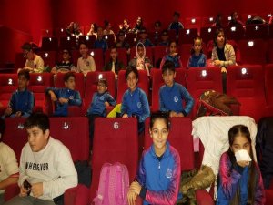 Okulun Başarılı Öğrencileri Sinema İle Ödüllendirildi