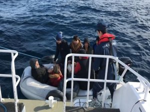 İzmir’de 8 Düzensiz Göçmen Yakalandı