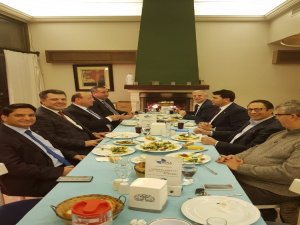 Efeler Ve Söke Belediye Başkanları Dp Genel Başkanı İle Kuşadası’nda Yemekte Görüntülendi