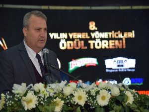 Başkan Çerçi, ’Türkiye’de Yılın Yerel Yöneticisi’ Ödülünü Aldı
