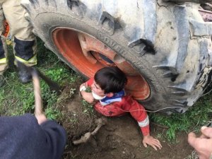 Traktörün Tekerine Sıkışan Çocuğun İnanılmaz Kurtuluşunu Baba Anlattı