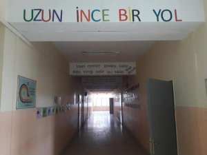 Okul Koridoru ’Edebiyat Sokağı’na Dönüştü