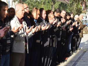 Şehit Edilen Müslümanlar İçin Gıyabi Cenaze Namazı