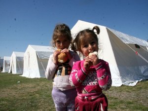 Deprem Bölgesinde Çadırda Çocuk Olmak