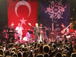 Aydın Büyükşehir Belediyesi, Söke’de Tarık Mengüç’le Coşturdu