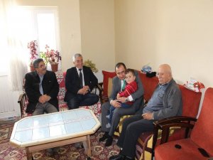 Akağaç Ve Abbasoğlu Şehit Ailesini Ziyaret Etti