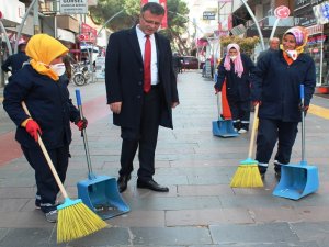 Alaşehir’de Kadın Çöpçüler İşbaşında