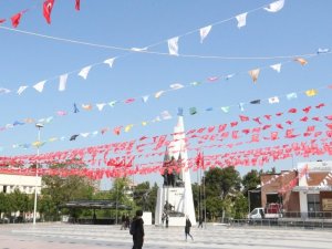 Manisa Türk Bayraklarıyla Donatıldı