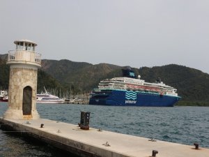Bin 572 Turisti Taşıyan Kruvaziyer, Marmaris Limanı’na Demirledi