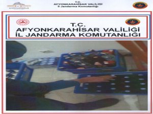 Çaldıkları İçki Ve Sigaralarla Birlikte Yakalandılar