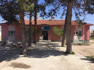 Üniversite Öğrencileri Köy Okulunu Onardı