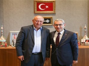 Eski Bakan Akcan Kütahya’da