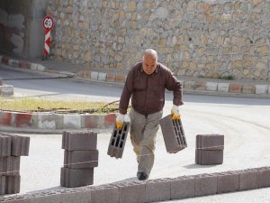 ’Tapulu Malım’ Dediği Alt Geçidi Trafiğe Kapattı