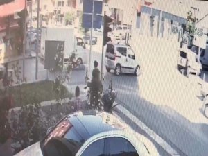 Yolun Karşına Geçmek İsterken Kamyonet Çarptı