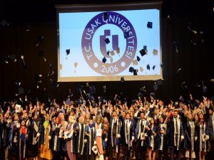Uşak Üniversitesi 4 Bin 600 Öğrencisini Mezun Etti