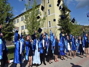 Dpü Pazarlar Meslek Yüksekokulu’nda Mezuniyet Coşkusu