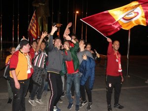 Galatasaray’ın Galibiyetini Turistler De Kutladı