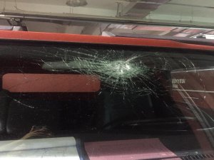 Şehir Magandaları Yangını Söndürmeye Gelen İtfaiye Ekiplerini Taşladı