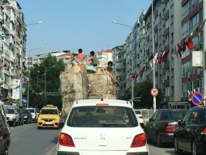 İzmir’de Ölüme Davetiye Çıkaran Yolculuk