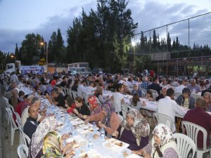 Efeler Belediyesinin İftar Buluşmaları İstiklal’de Devam Etti