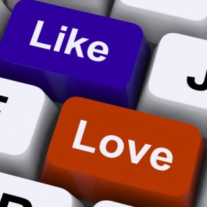 İlişkilerin Dijital Problemi: “Onu Neden Like/Stalkladın!”