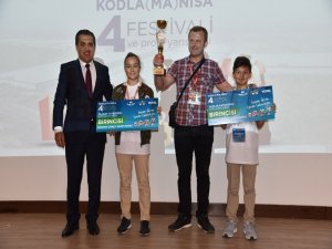 Vali Deniz, Kodla(ma)nisa Proje Yarışması Ödül Törenine Katıldı