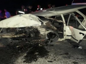 İzmir’de 3 Otomobilin Karıştığı Trafik Kazasında 1 Kişi Öldü, 2 Kişi Yaralandı